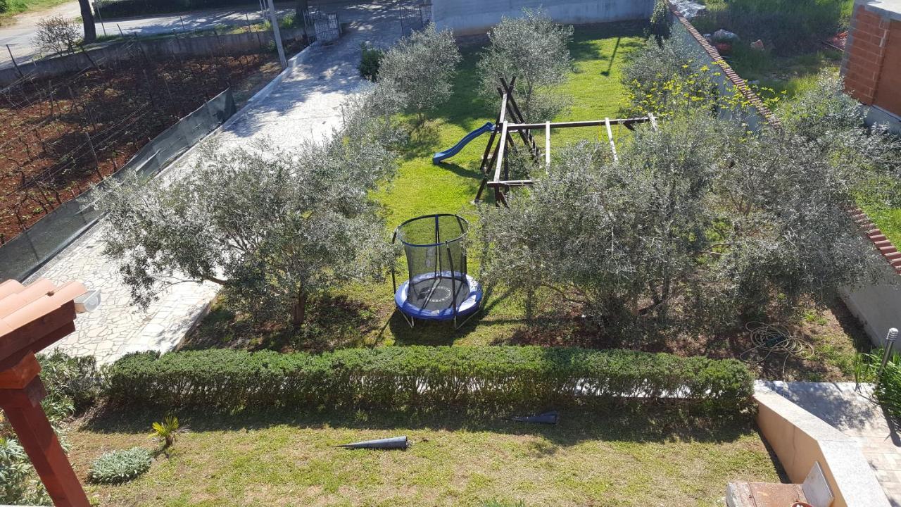 Apartmani Viktorija Fažana Esterno foto
