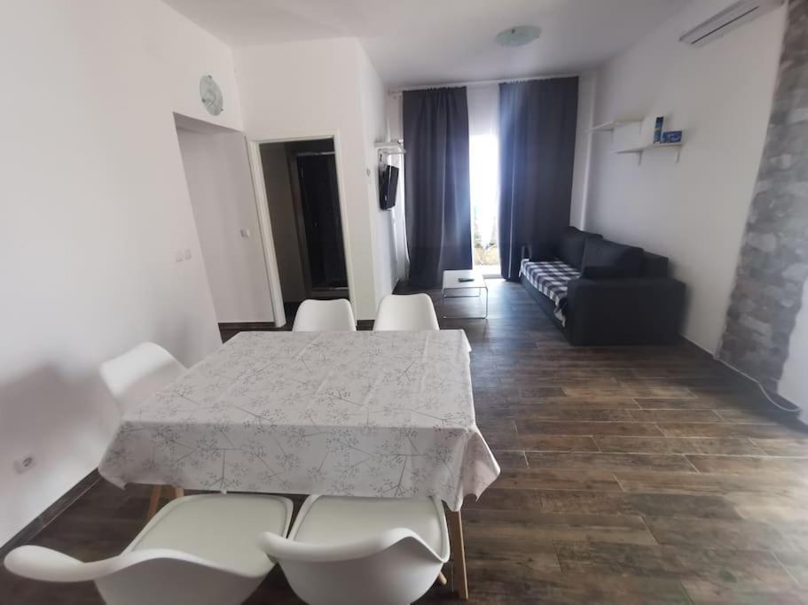 Apartmani Viktorija Fažana Esterno foto