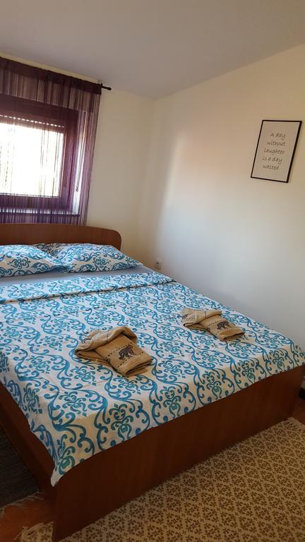 Apartmani Viktorija Fažana Esterno foto