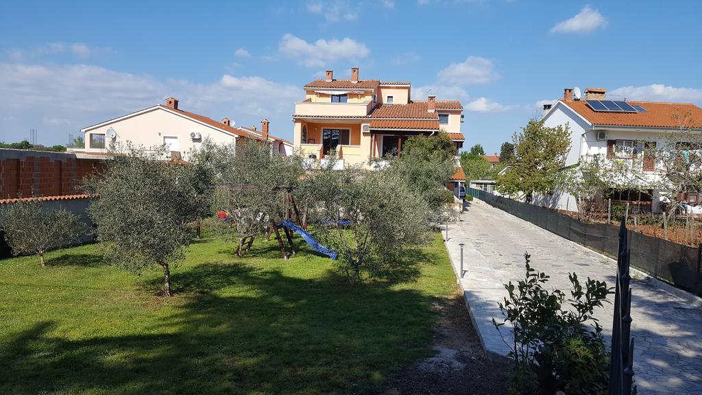 Apartmani Viktorija Fažana Esterno foto